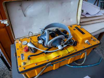 ...una radio da soccorso...